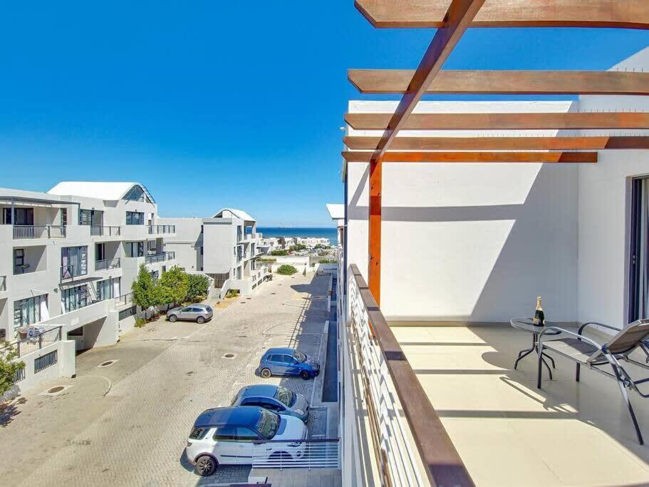 Family Fun-Sea,Sand,Surf Convenience-Pool, Balcony Cape Town Bagian luar foto