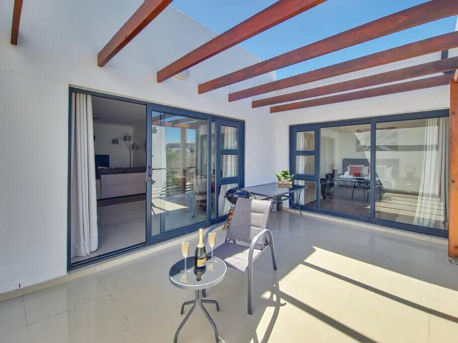 Family Fun-Sea,Sand,Surf Convenience-Pool, Balcony Cape Town Bagian luar foto
