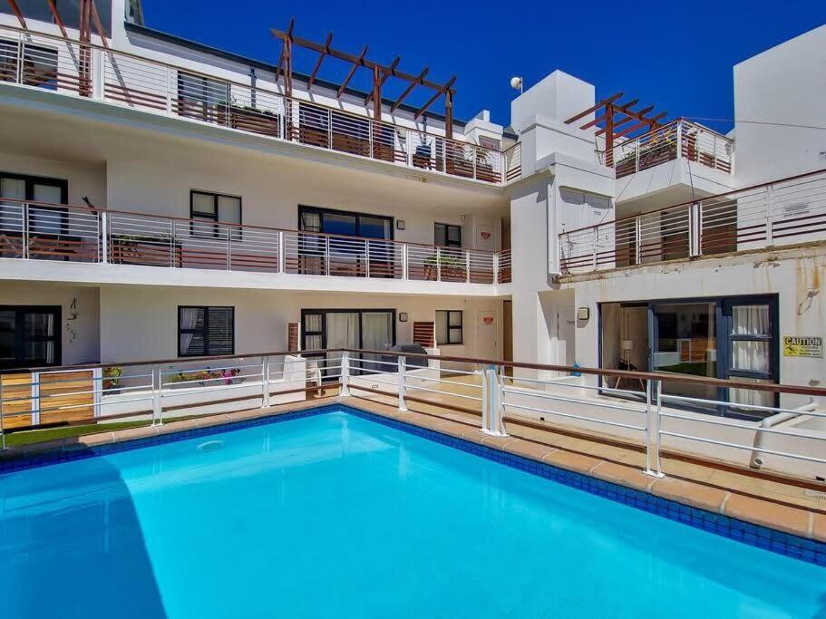Family Fun-Sea,Sand,Surf Convenience-Pool, Balcony Cape Town Bagian luar foto