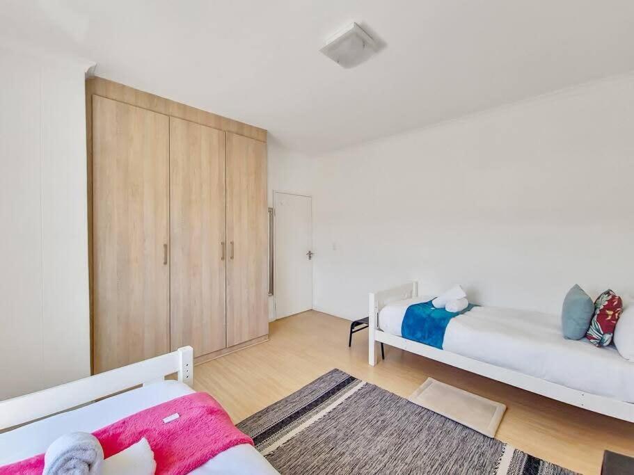 Family Fun-Sea,Sand,Surf Convenience-Pool, Balcony Cape Town Bagian luar foto