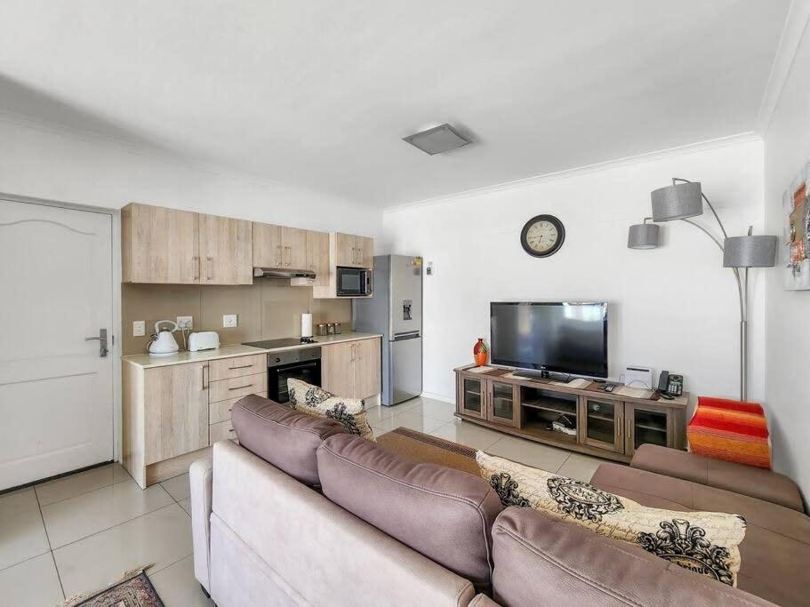 Family Fun-Sea,Sand,Surf Convenience-Pool, Balcony Cape Town Bagian luar foto