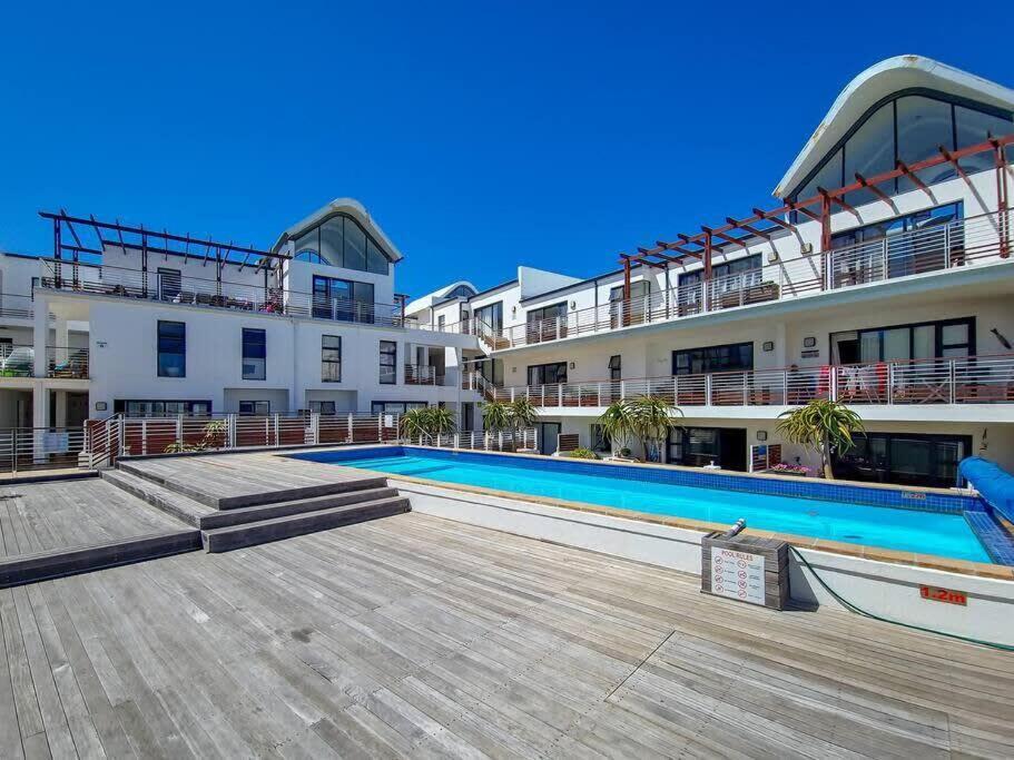 Family Fun-Sea,Sand,Surf Convenience-Pool, Balcony Cape Town Bagian luar foto